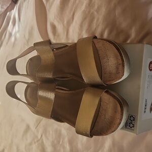 Sz10 rose gold a new day  platform  sandals in box